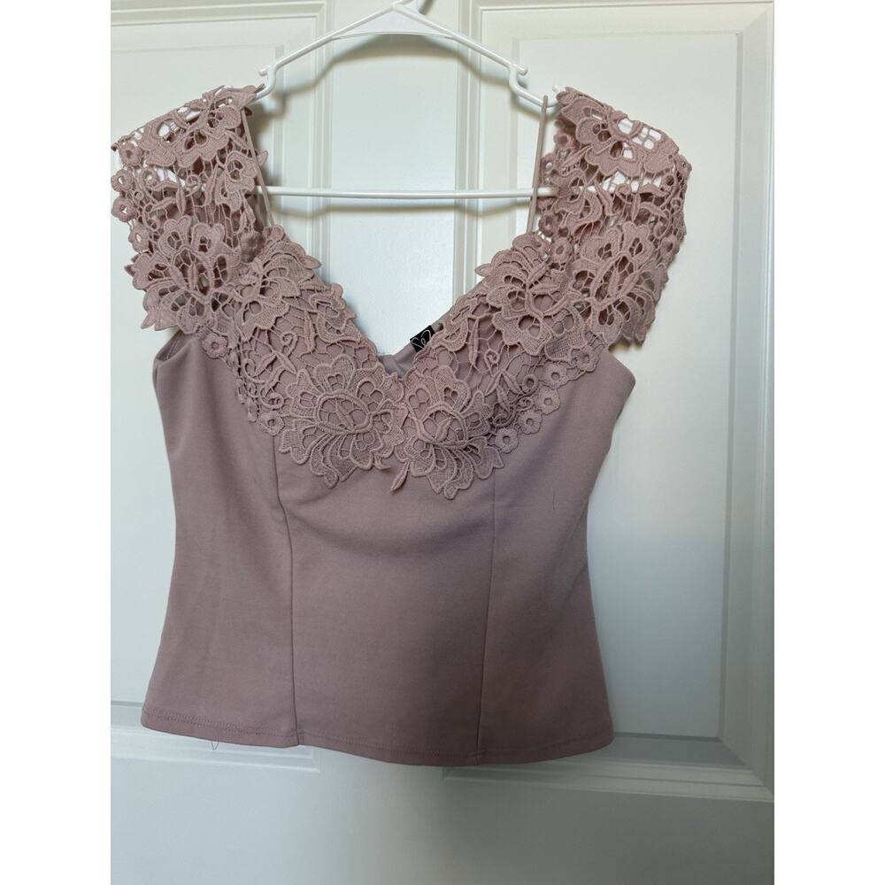 Windsor Pink Lilac off the shoulder lace trimmed Mermaid Sleeveless Tops